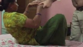 Pembantu Seksi Yang Menggoda Di Rumah