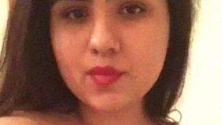 Tayangan Panas: Reporter Cantik Pakistan Bocor Foto Mesra Basah Diri Sendiri