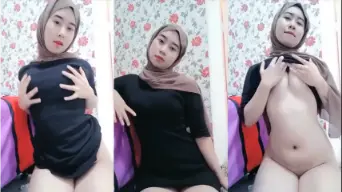Ukhti Berjilbab Tampil Hot Dan Berani Di Live Streaming Terbaru