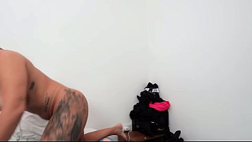 Kakak Iparku Menyusup Ke Kamarku Dan Menemukanku Telanjang, Kubiarkan Dia Menghajar Keras! – Karen Sleent