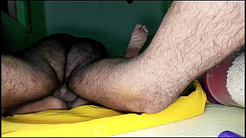 Bhabhi India Menggairahkan, Kontol Tukang Listrik Mengguyur Memek Basahnya Dengan Audio Hindi Yang Jelas | Fireecouple