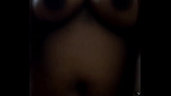 Gadis India Yang Menggoda Dengan Lekuk Tubuh Mempesona