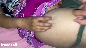 Bhabhi Gersang Dan Bergairah, Payudara Besarnya Menggoda