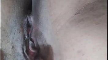 Ibu Arab Seksi Berhijab Mengocok Memek Muslim Basahnya Sampai Muncrat Deras Di Webcam, Orgasme Keras Dan Banjir