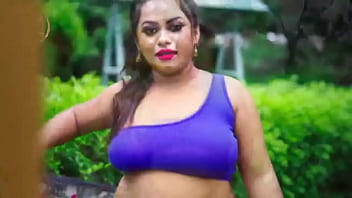 Gairah India: Adegan Panas Bhabi Dalam Sari Yang Menggoda