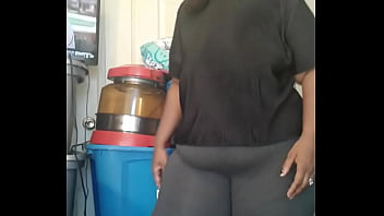 Nyonya Rumah Tangga Dominika Dengan Pantat Montok Dan Menggoda