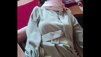 Adik Tiri Berhijab Digoyang Saat Lebaran