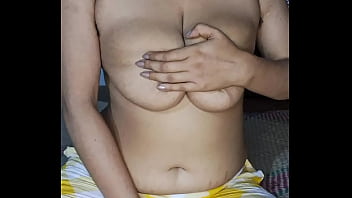 Desi Alisha Bhabhi Yang Hot Mengejot Payudara Besarnya Dan Mengisap Dildo