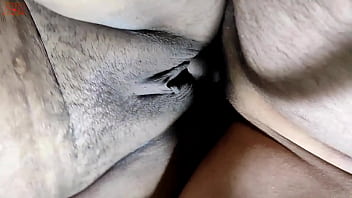 Desi Gadis Seksi Digencet Habis-habisan Sampai Merintih