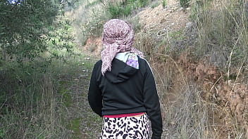 Ibu Tiri Turki Tak Ragu Memamerkan Bulu Kemaluannya Yang Lebat Pada Anak Tirinya Yang Berusia 18 Tahun