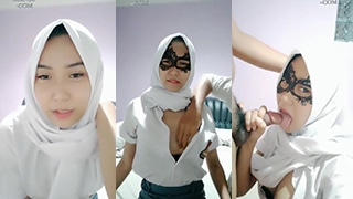 Jeslyn Cantik Berjilbab Sma, Tubuh Mulusnya Digoyang Pacar Saat Live