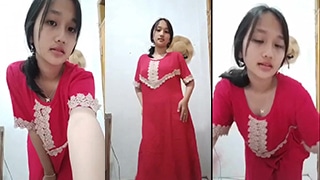 Nadia, Budak Seksi Dalam Daster Merah Yang Menggoda