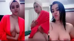 Rosalinda Usai Mandi, Telanjang Dada Dengan Payudara Besar Yang Menggoda