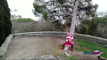 Gadis Rusia Montok Dalam Kostum Cosplay Ditidurkan Di Alam Terbuka Dan Mengeluarkan Cairan