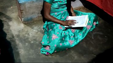 Desi Bhabhi Yang Nakal Digituin Gurunya Sambil Baca Buku