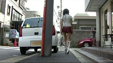 Tiga Badan Bergeliat: Jepang Kurus Digilas Dua Lelaki