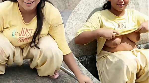 गर्मजवान भाभी के साथ छत पर जंगी रोमांस, देहाती लड़की का बेहद सेक्सी आउटडोर मजा