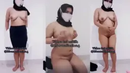 Gadis Berhijab Usai Kantor, Menggoda Diri Sendiri