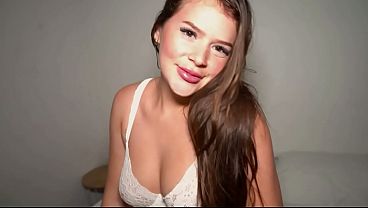 Corriendo A Escondidas En El Cuarto De Mi Mejor Amiga, Su Hermano Me Deja La Boca Llena De Su Leche