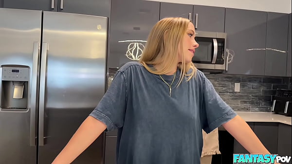 Menggoda Pacar Blonde Seksi Kakak Tiriku – Khloe Kapri – Fantasi Pov