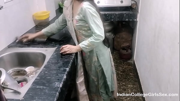 Birahi Membara, Bhabhi Tersepuh Rayu Devar Di Dapur Dengan Lantang