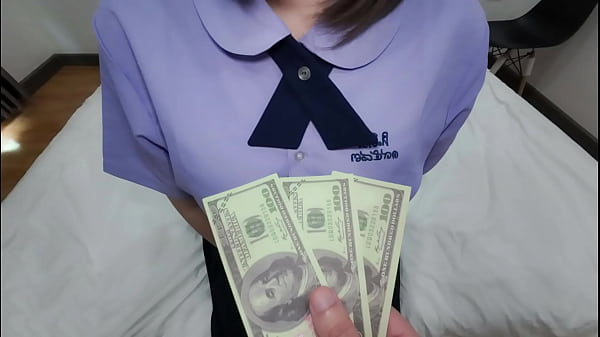 สาวนักศึกษาขายตัวให้ชายแปลกหน้าเพื่อเงินสด