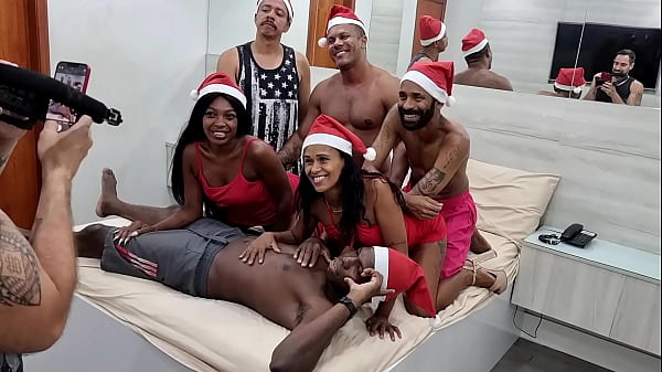 Dibalik Layar Orgy Natal India Juju Dan Malevola Black: Penetrasi Anal Yang Menggoda Di Atas Kulit
