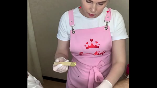 Mistress Sugarnadya Dari Rusia Tunjukkan Teknik Waxing Penis Dan Area Bikini Paling Dalam Untuk Pria