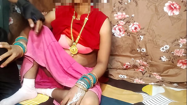 गर्म देसी जोड़ा: लाल कपड़े में पत्नी के साथ बेडरूम का मज़ा