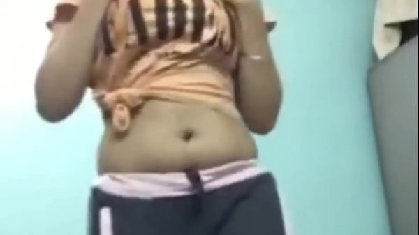 Gadis India Yang Menggoda Dengan Lekuk Tubuhnya Yang Mempesona