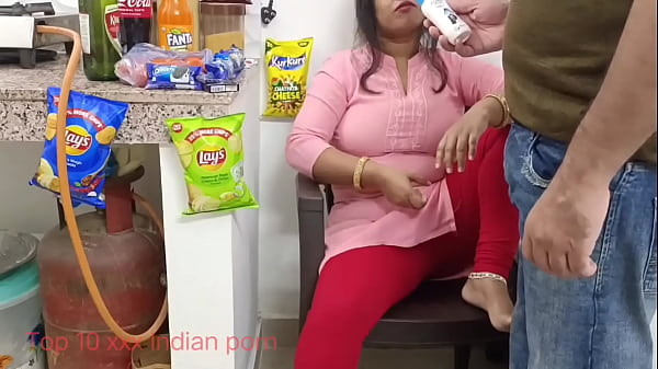 Penjaga Toko Mumbai Rayu Wanita Miskin Demi Pinjam Film Panas Berbahasa Hindi