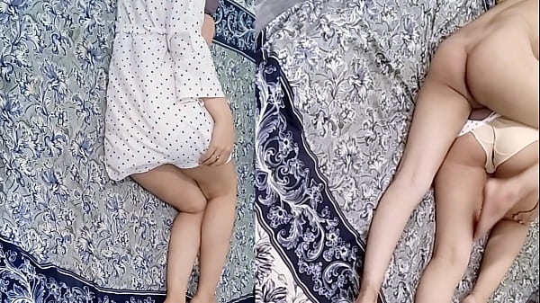 Pasangan India Nikmati Momen Mesra Di Kamar – Gairah Dewasa Yang Membara