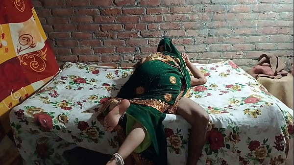 Gadis India Baru Menikah, Bercinta Di Ranjang Dengan Obrolan Mesra Dalam Bahasa Hindi