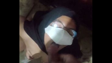 Gadis Indonesia Menggila Di Kamar Mandi, Meneguk Cairan Panas Penuh Gairah