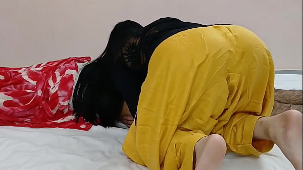 Bhabhi Yang Haus, Pussy Ketatnya Digoyang Dalam Video Seks Panas Berbahasa Hindi