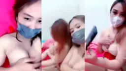 Dua Cewek Kece Pamer Payudara Montok Saling Adu Gaya