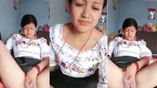 Gadis Seksi Dari Goa Mengocok Memek Basahnya