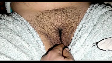 سكس سعودي جريء: كفيل شهواني ينك زوجته السواقة في نيك جامد و كس مشعر