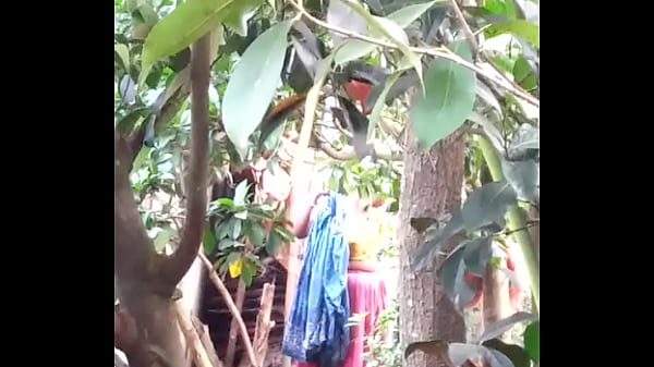 Wanita India Mandi Telanjang
