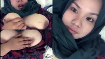Bocil Arina Berhijab Remas Payudara Gede