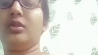 Gadis Bengali Membuka Kait Kutang Dan Meraba Putingnya Yang Ranum