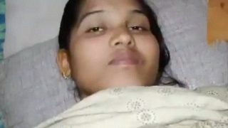 Gadis Karyawan Toko Bunga India Keerthi Digoyang Habis Di Ranjang Rumah