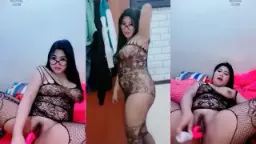 Mbak Semok Pake Lingeri Bolong Sambil Colmek Sampe Basah.