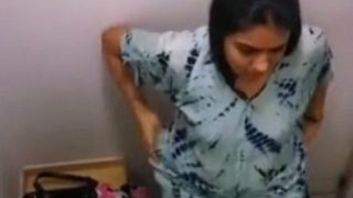 Trial Room India, Video Kamera Tersembunyi Bikin Makin Panas.