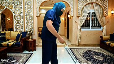 Bawahan Hijab Ngabisin Kontol Majikan Sampe Tumpah Di Mulut.