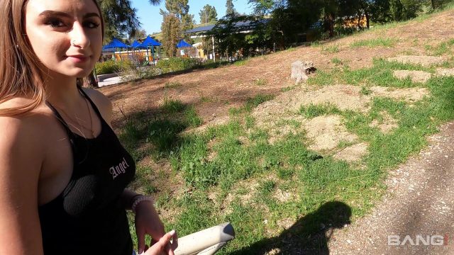 Bang! – Penelope Kay Suka Banget Waktu Lubang Pantatnya Ditarik Lebar Sampai Penuh