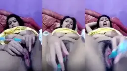 Cewek Montok Tobrut Lagi Asik Colmek Sampe Basah