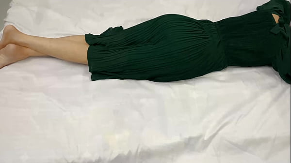 Saat Malam, Adik Tiri 18 Tahunku Sendirian Di Kamar, Aku Masuk Dan Memuaskan Nafsu Di Rahimnya.
