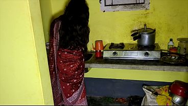 Devar Ngeliat Bhabhi Sendirian Di Dapur, Langsung Gebukin Memeknya Sampe Basah.