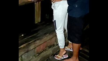 Gadis Seksi Montok Di Kios Pinggir Pantai, Bikin Ngiler Semua Yang Lihat